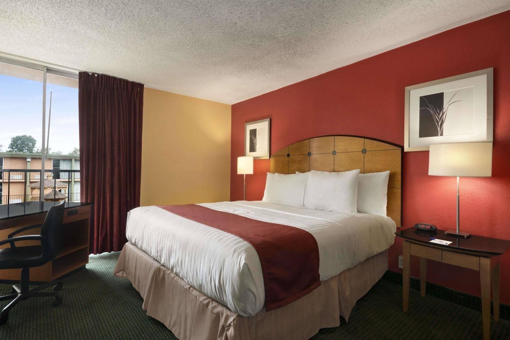 Hotel Baymont By Wyndham Roanoke Area Salem