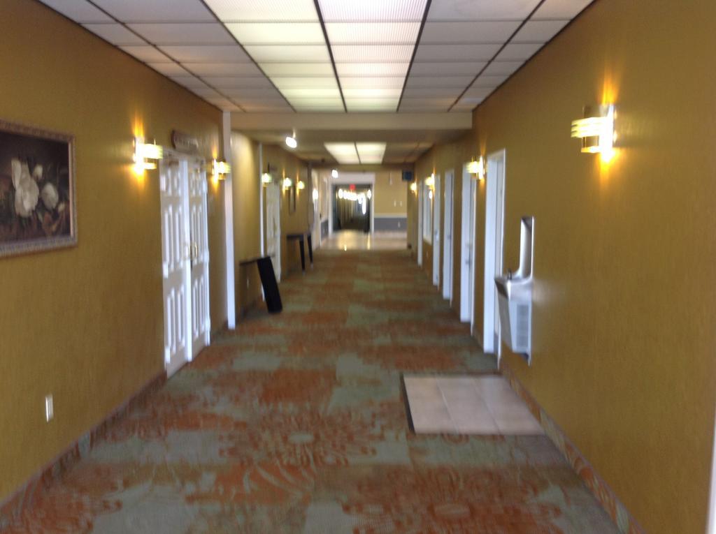 Hotel Baymont By Wyndham Roanoke Area 2*