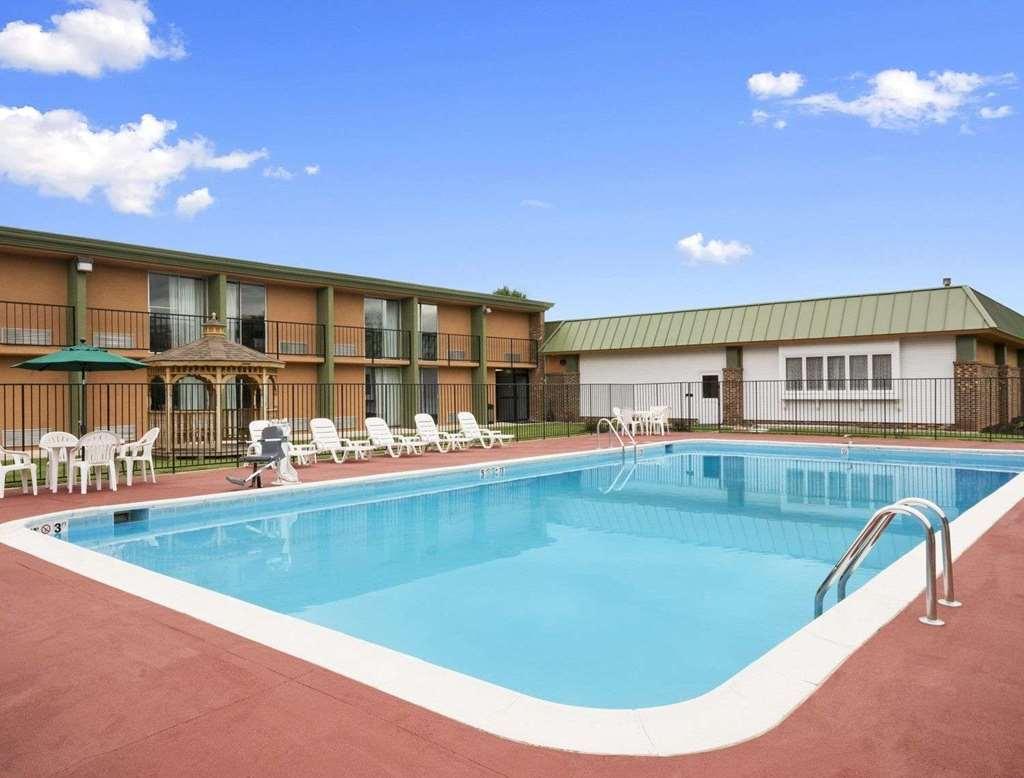 Hotel Baymont By Wyndham Roanoke Area 2*