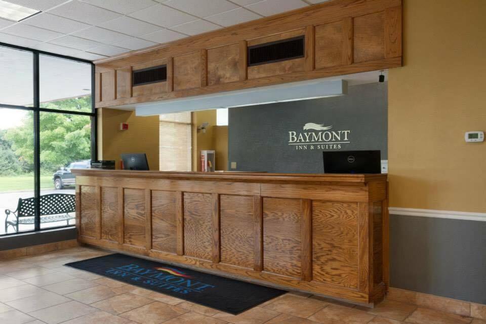 Baymont By Wyndham Roanoke Area Hotel