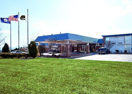 Baymont By Wyndham Roanoke Area Hotel