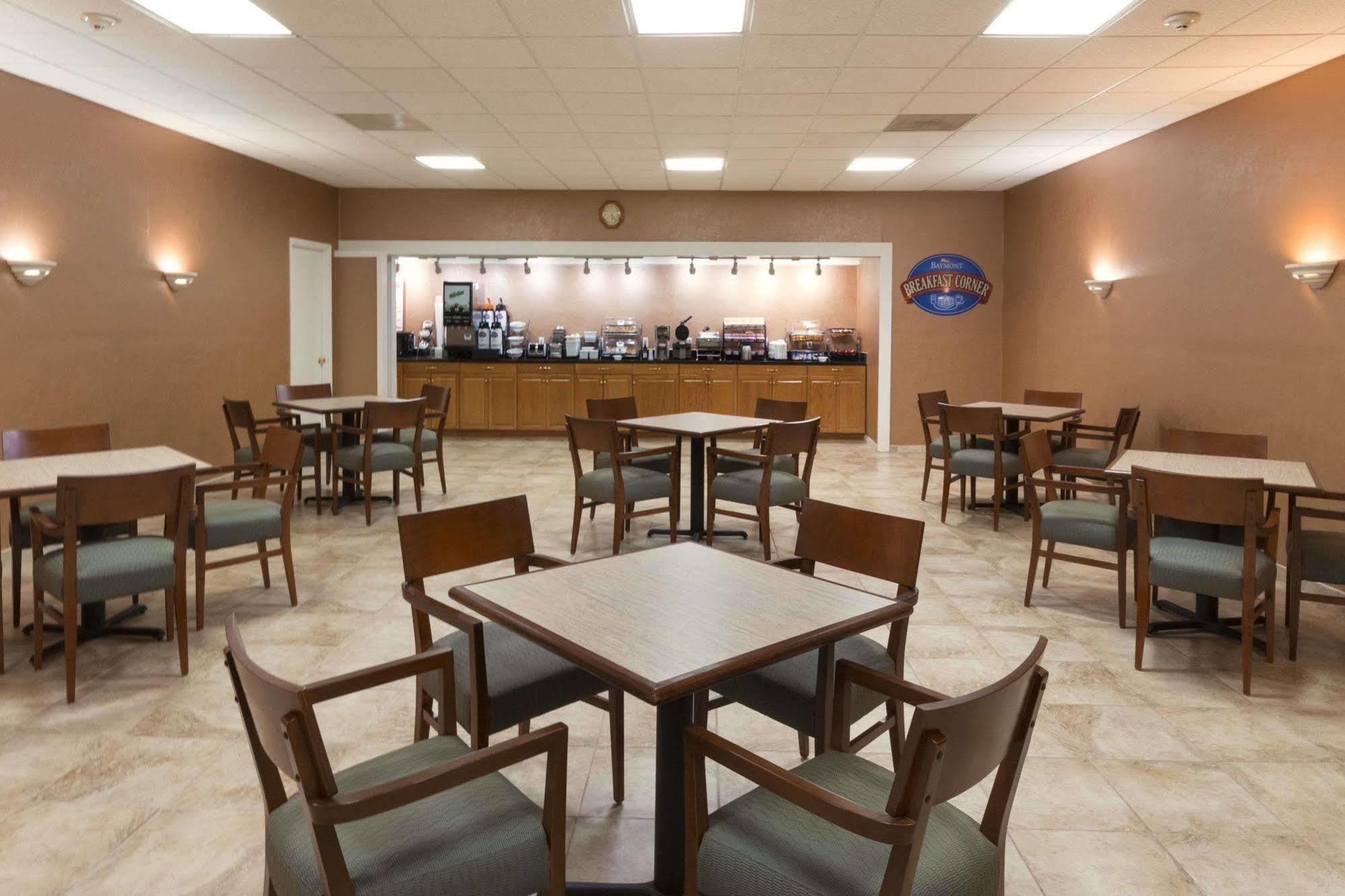 Baymont By Wyndham Roanoke Area Hotel 2*