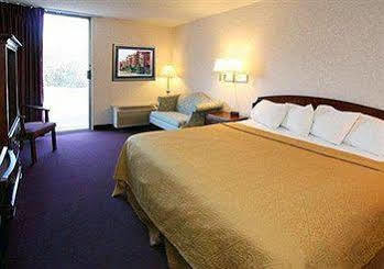 Baymont By Wyndham Roanoke Area Hotel 2*